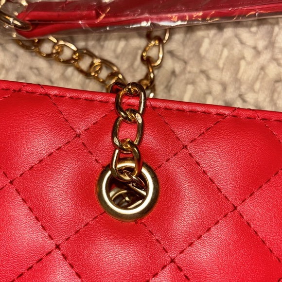 🆕 Badgley Mischka Red Quilted Chain Strap Bag - Vegan Leather - Picture 7 of 15